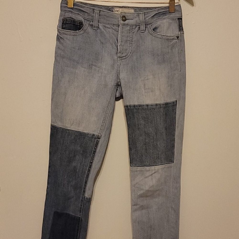 Free people patched jeans size 25‎